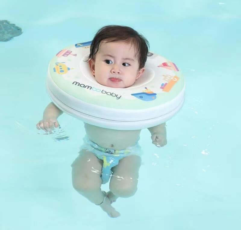 Mambobaby™ Upgraded Nek Zwemband 2023 - Bootjes editie in blauw voor baby's van 0-12 maanden.