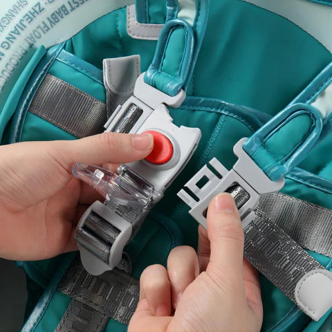 Detailweergave van het 5-punts veiligheidsslot en harnas van de Mambobaby Vliegtuig float.